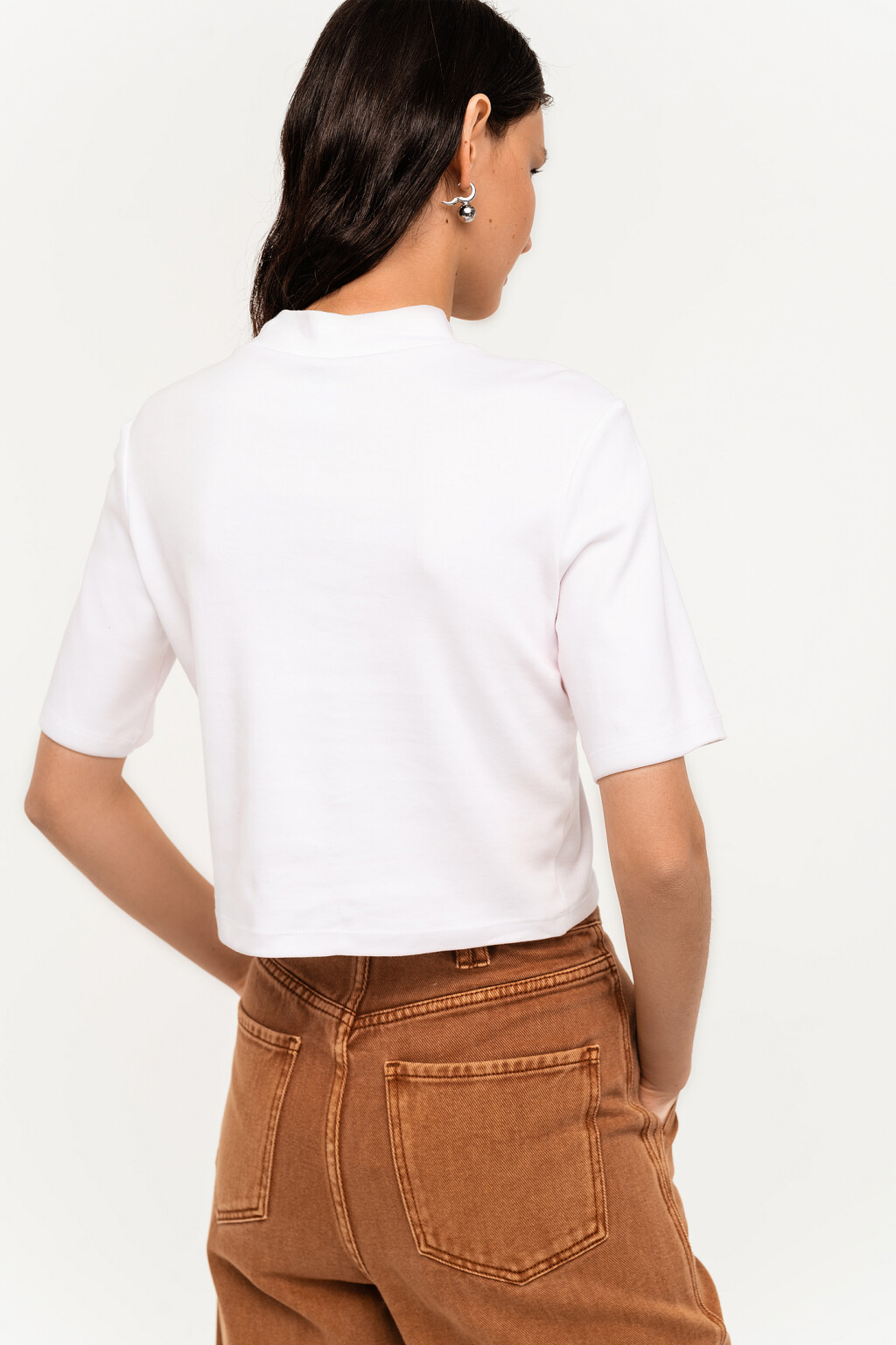 Футболка хлопковая укороченная с воротником-стойкой - цвет белый - 3