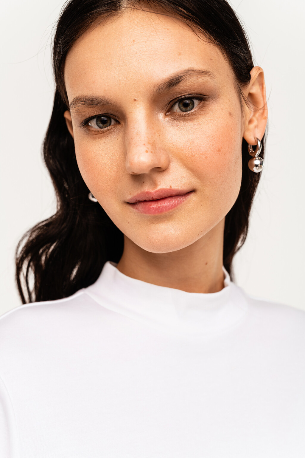 Футболка хлопковая укороченная с воротником-стойкой - цвет белый - 4