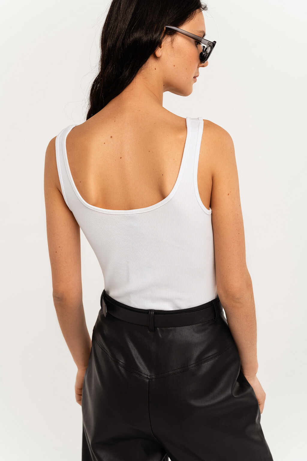 Топ хлопковый в мелкий рубчик без рукавов - цвет белый - 3