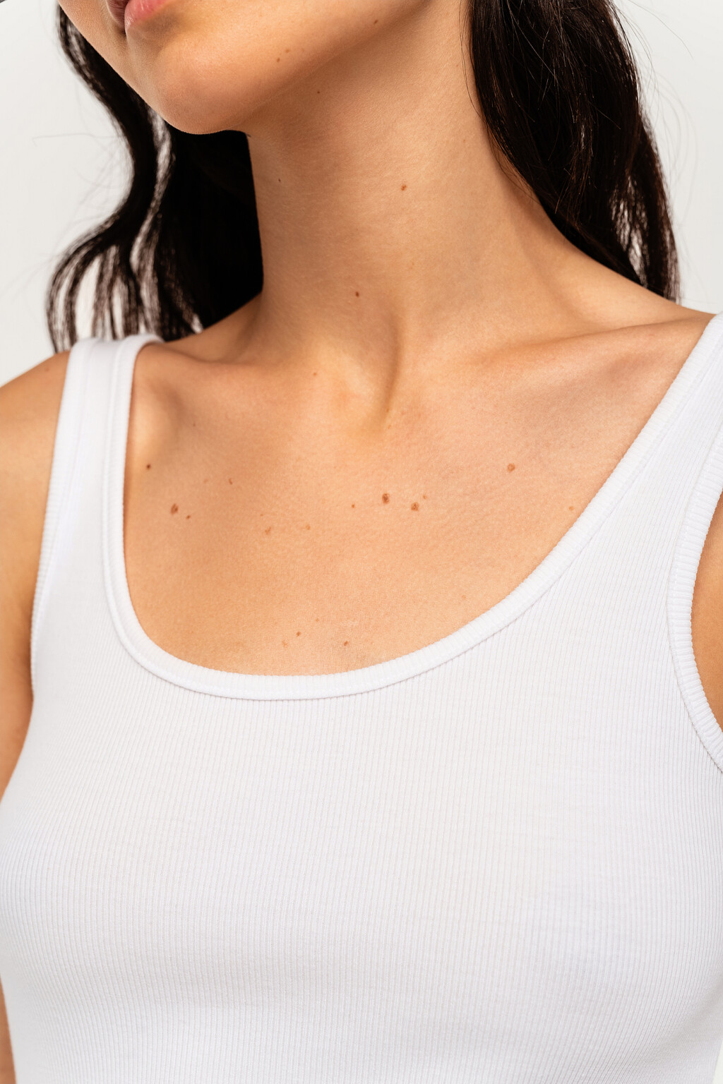 Топ хлопковый в мелкий рубчик без рукавов - цвет белый - 4