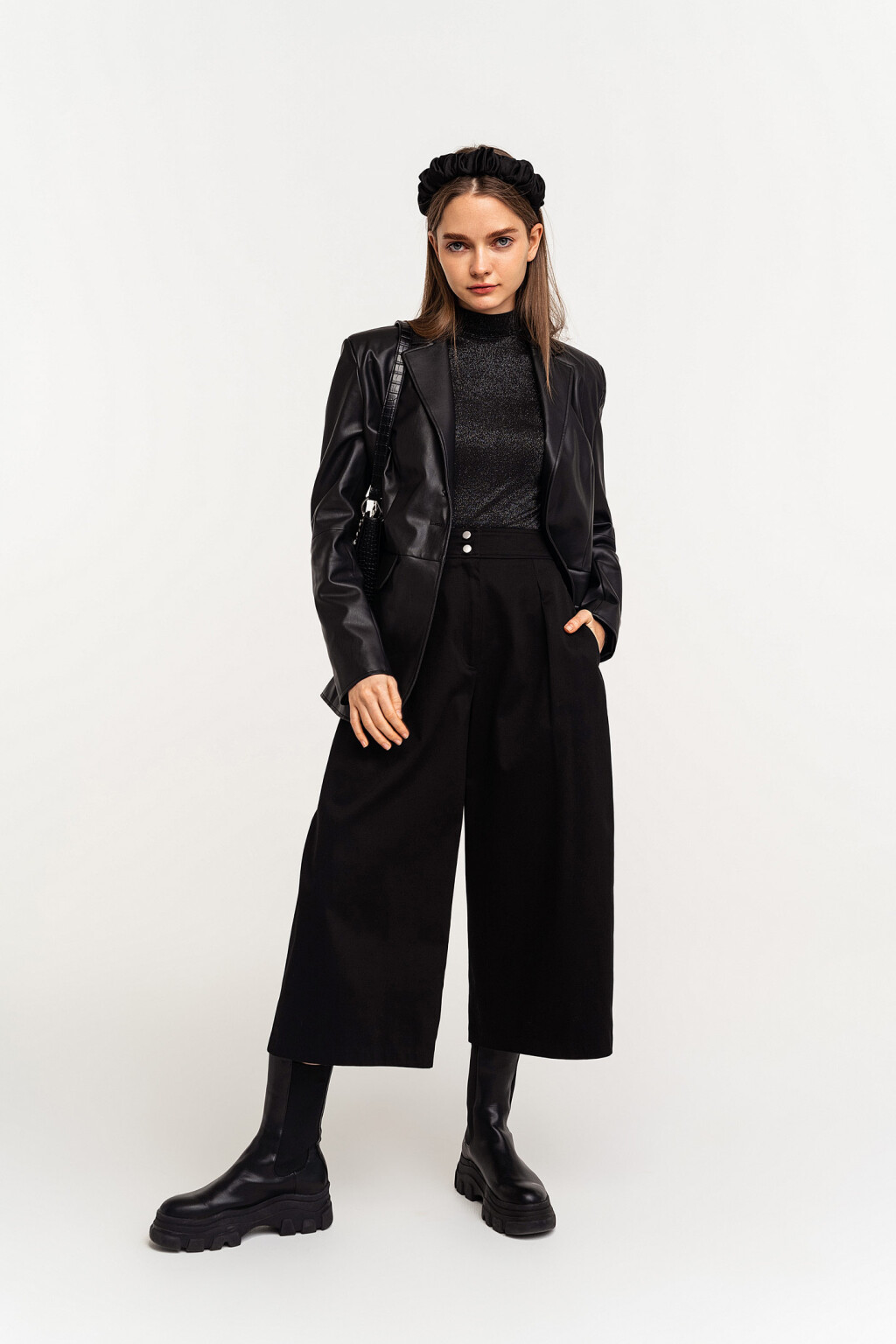 брюки-кюлоты хлопковые с защипами у пояса спереди - цвет черный - 1