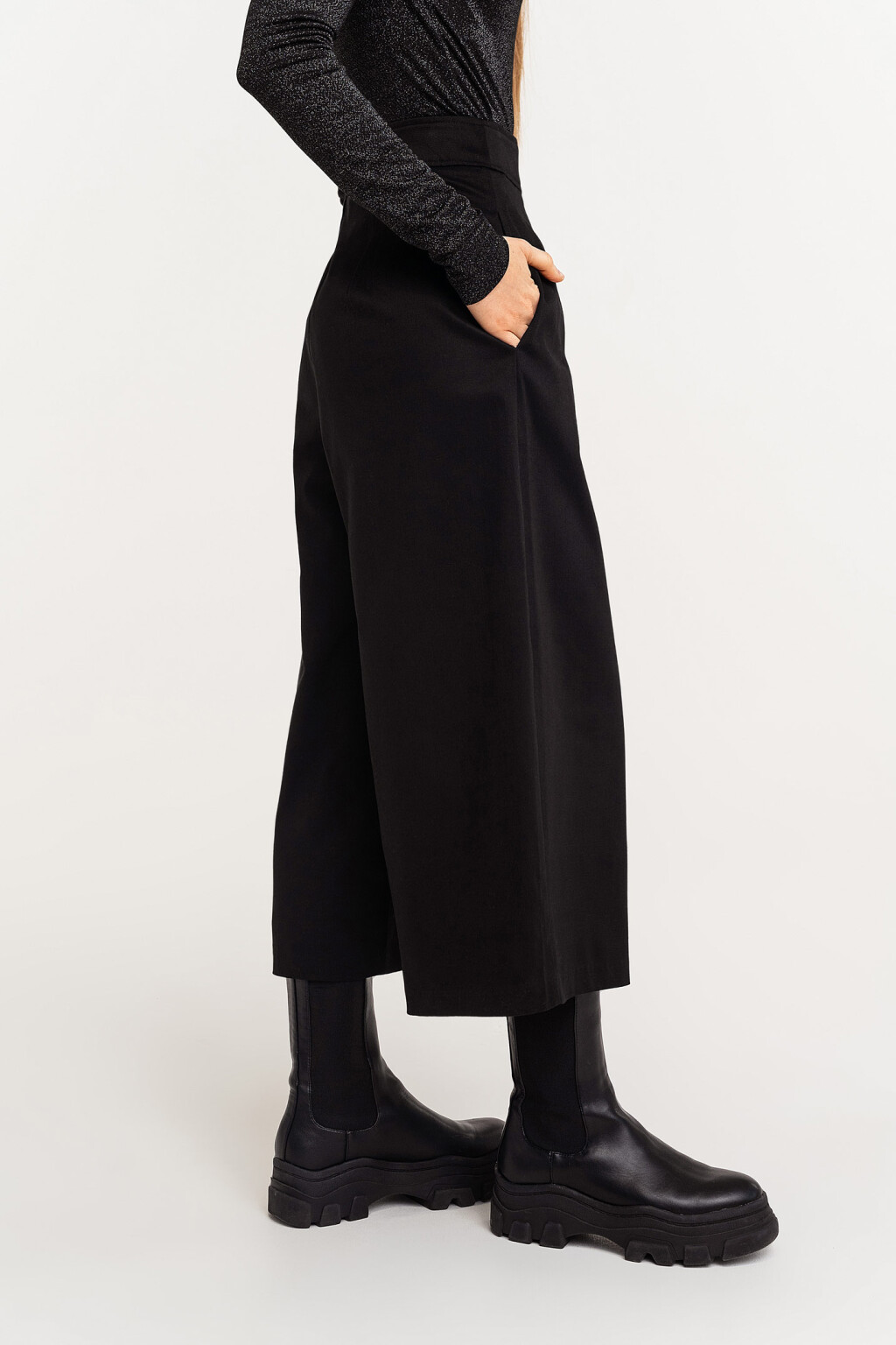 брюки-кюлоты хлопковые с защипами у пояса спереди - цвет черный - 4