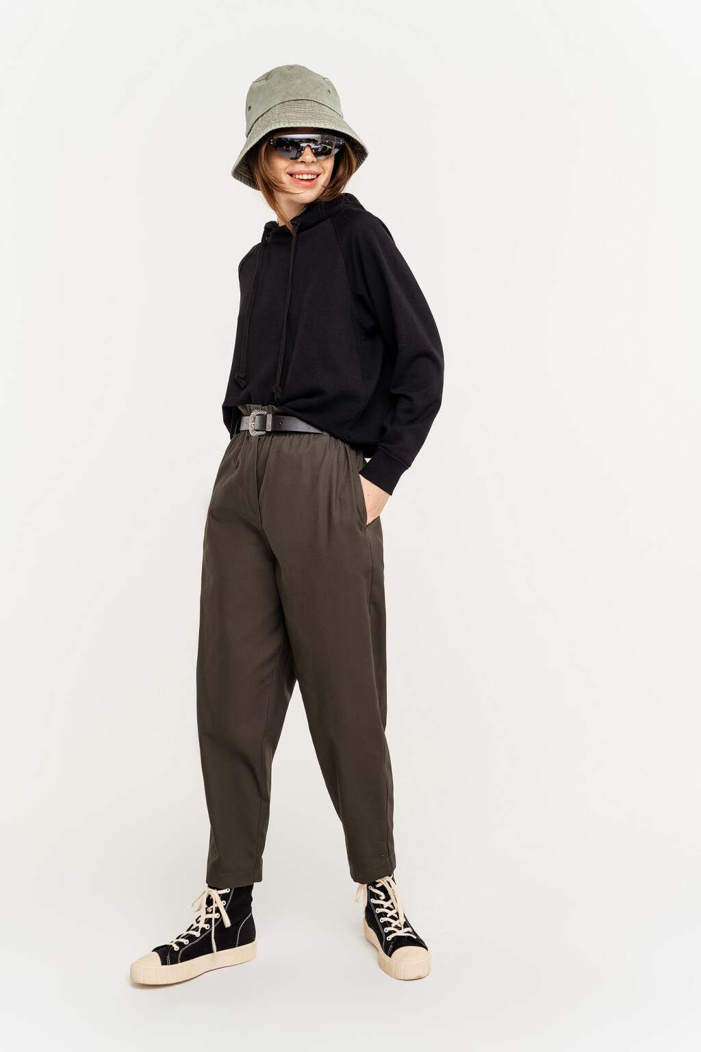 Брюки-бананы paperbag с ремнем - цвет зеленый - 1