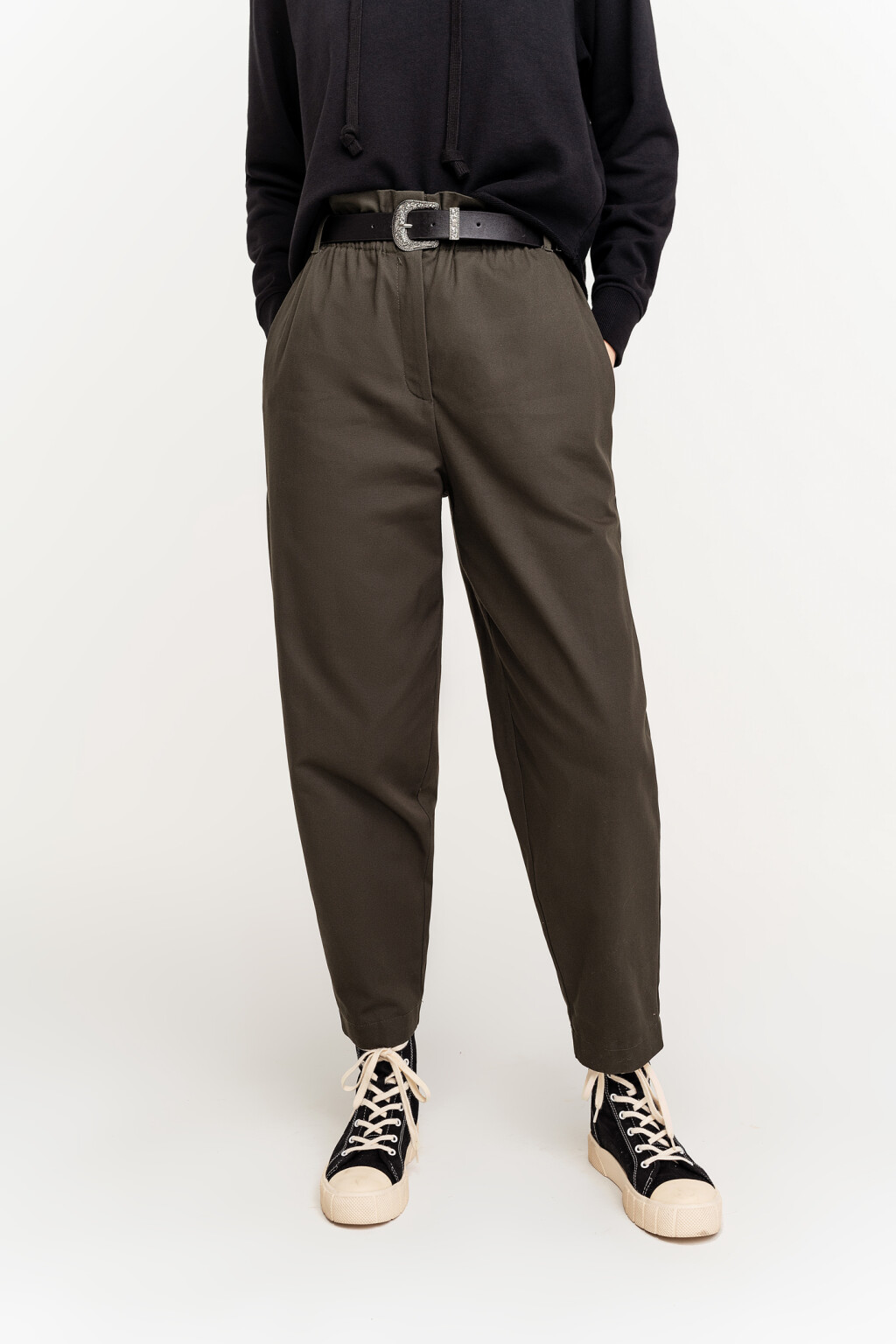 Брюки-бананы paperbag с ремнем - цвет зеленый - 2