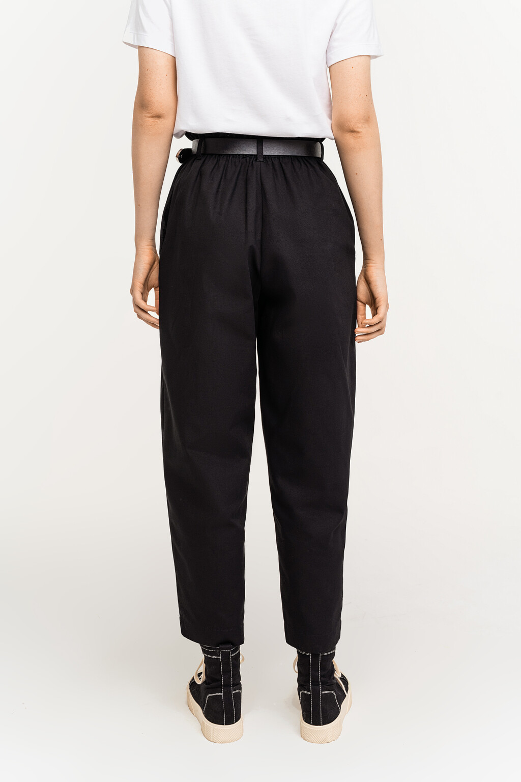 Брюки-бананы paperbag с ремнем - цвет черный - 4