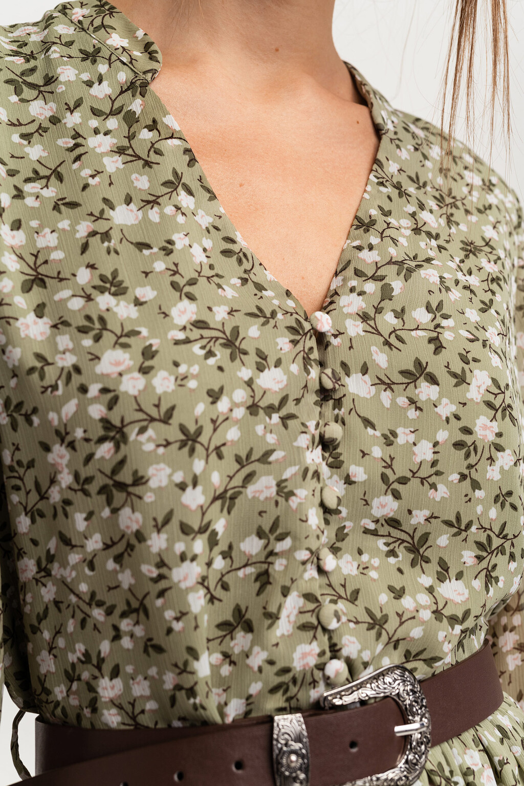 Платье макси шифоновое на пуговицах с цветочным принтом - цвет зеленый - 2