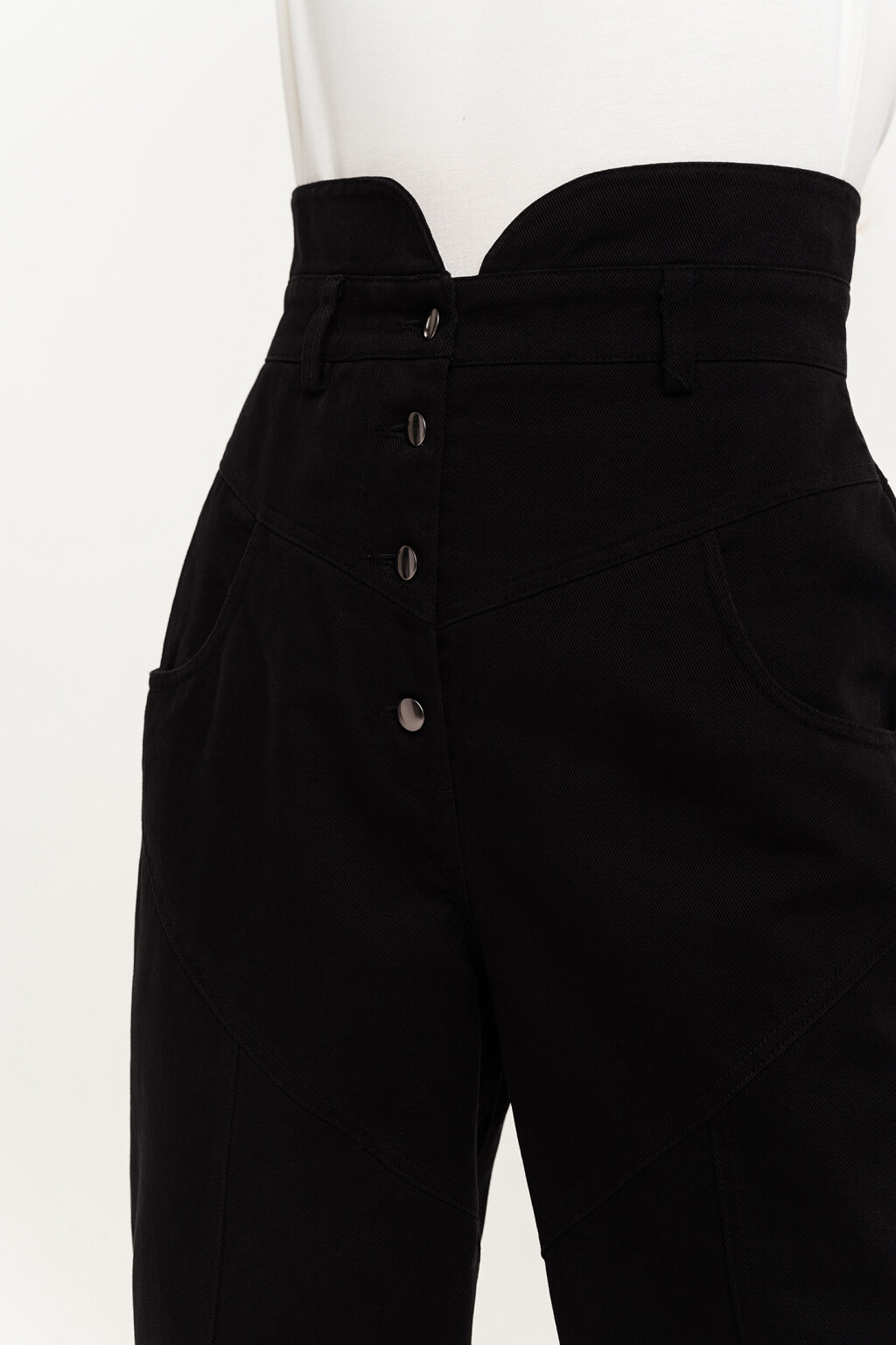 брюки-бананы классические черные на пуговицах - цвет черный - 2