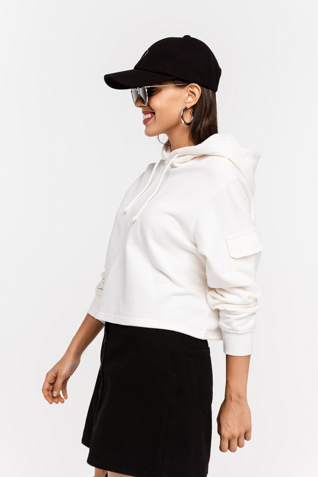 Худи укороченная с карманами на рукавах - цвет белый - 3