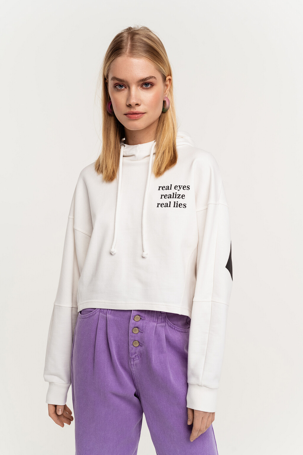 Худи короткая утепленная с надписями - цвет белый - 2