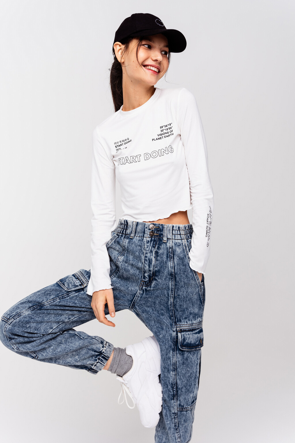 Лонгслив укороченный с волнистым краем - цвет белый - 1