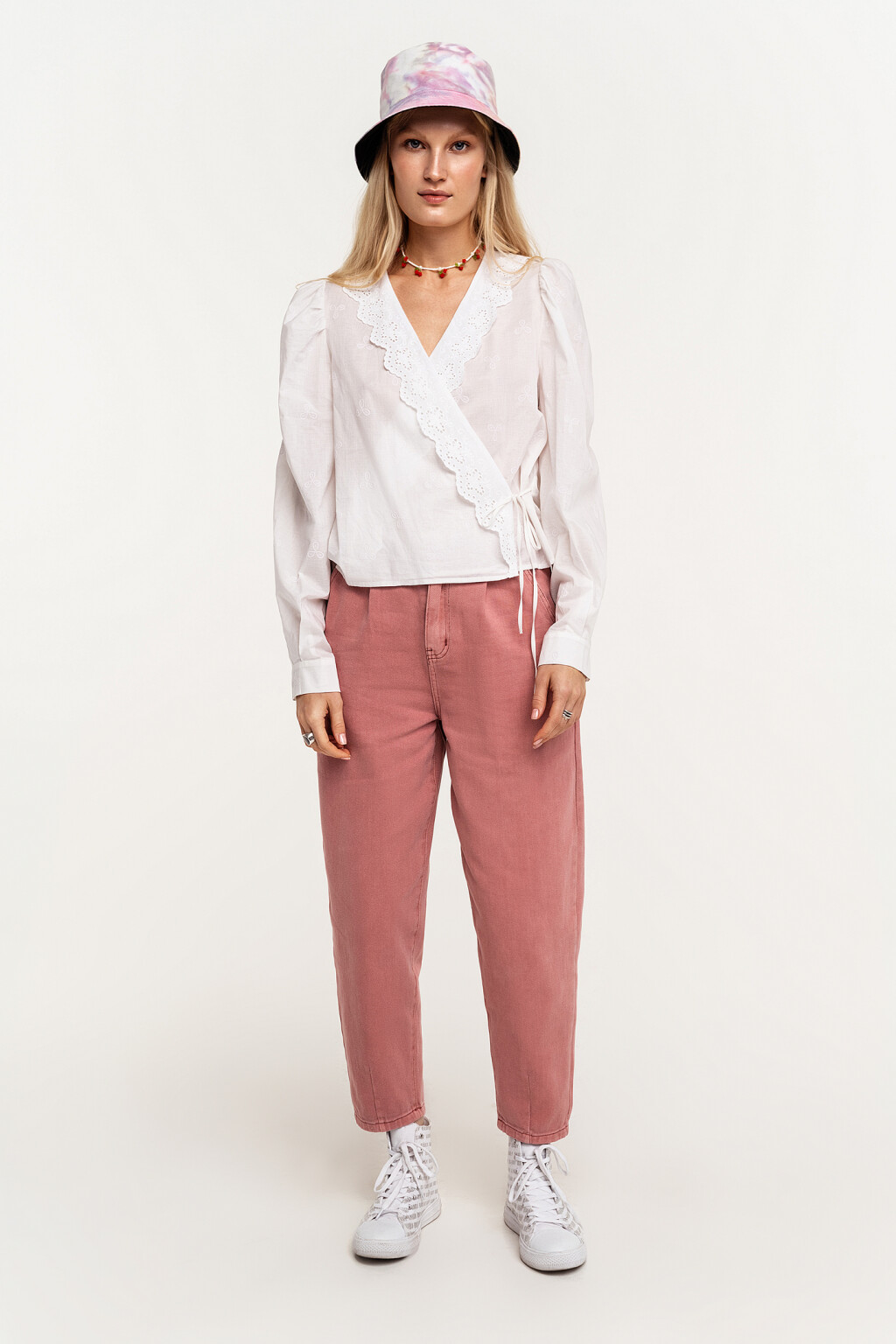 Джинсы-бананы розовые с эффектом потертости - цвет розовый - 2