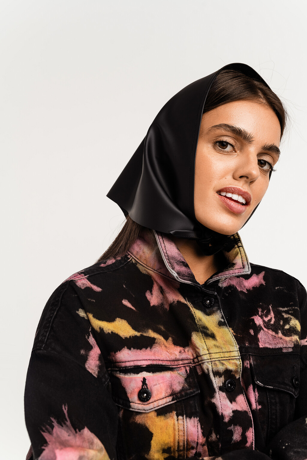 Косынка из искусственной кожи - цвет черный - 1