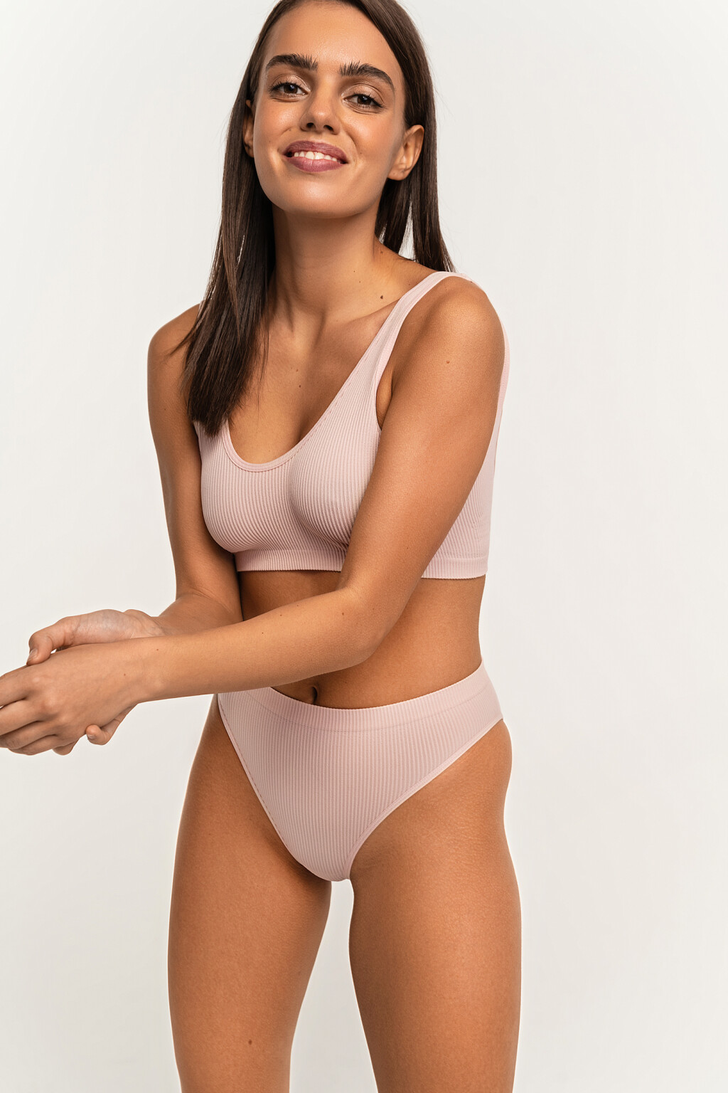 Бюстгальтер в спортивном стиле с застежкой на крючки - цвет розовый - 1