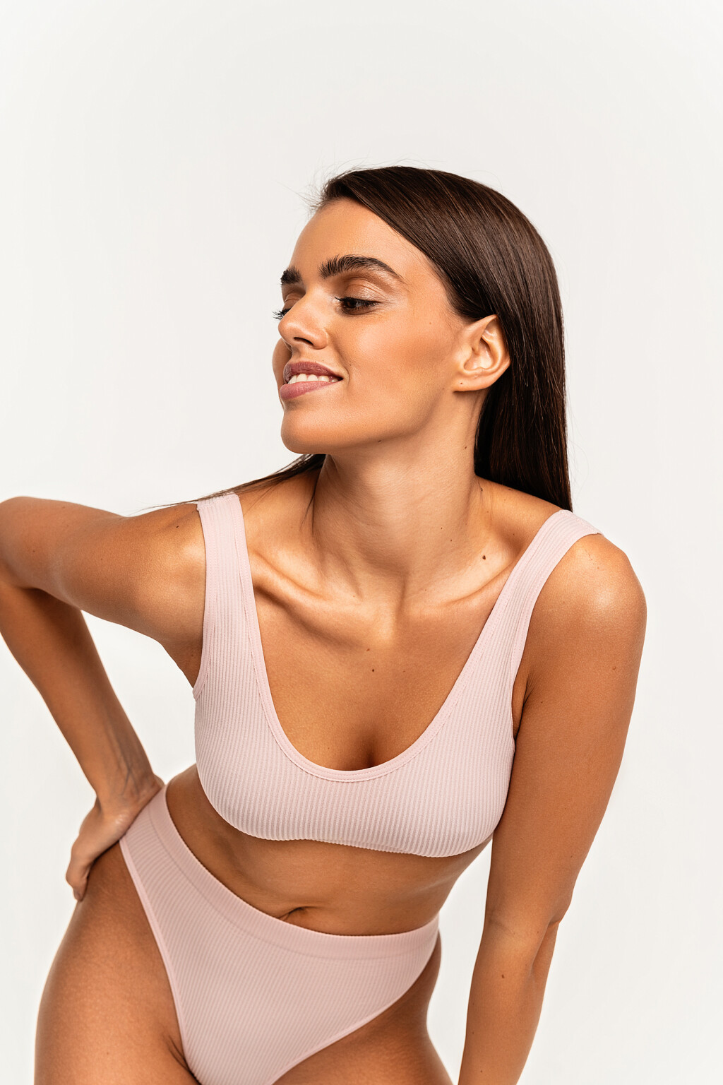 Бюстгальтер в спортивном стиле с застежкой на крючки - цвет розовый - 2