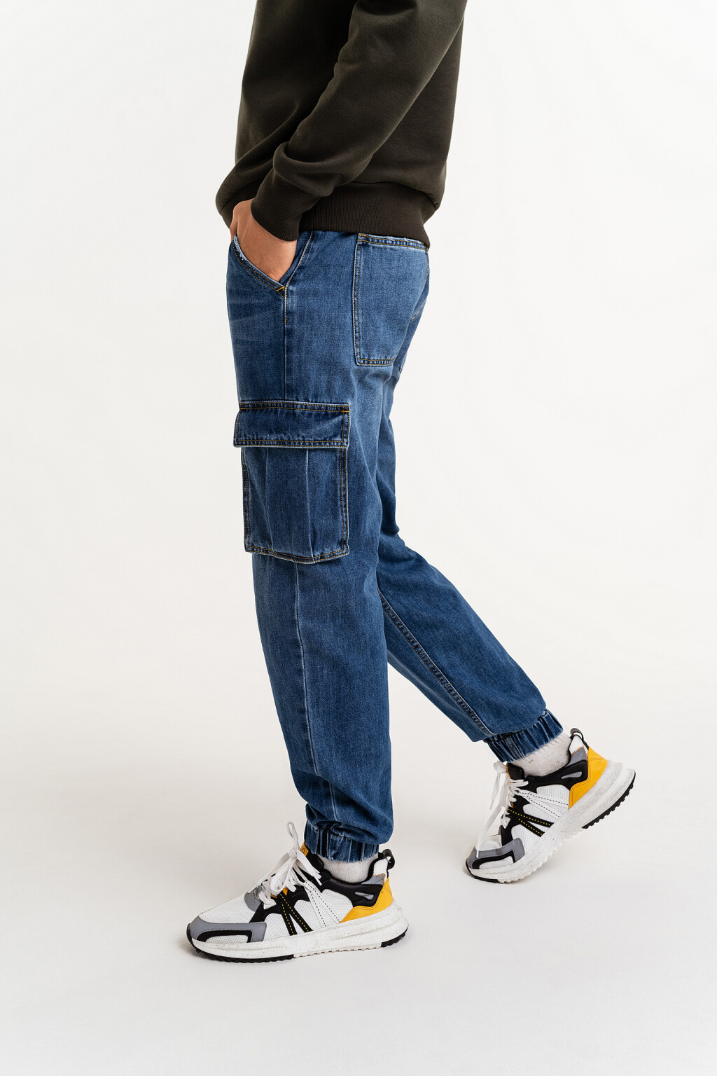 Джинсы-джоггеры с карманами карго - цвет голубой - 4