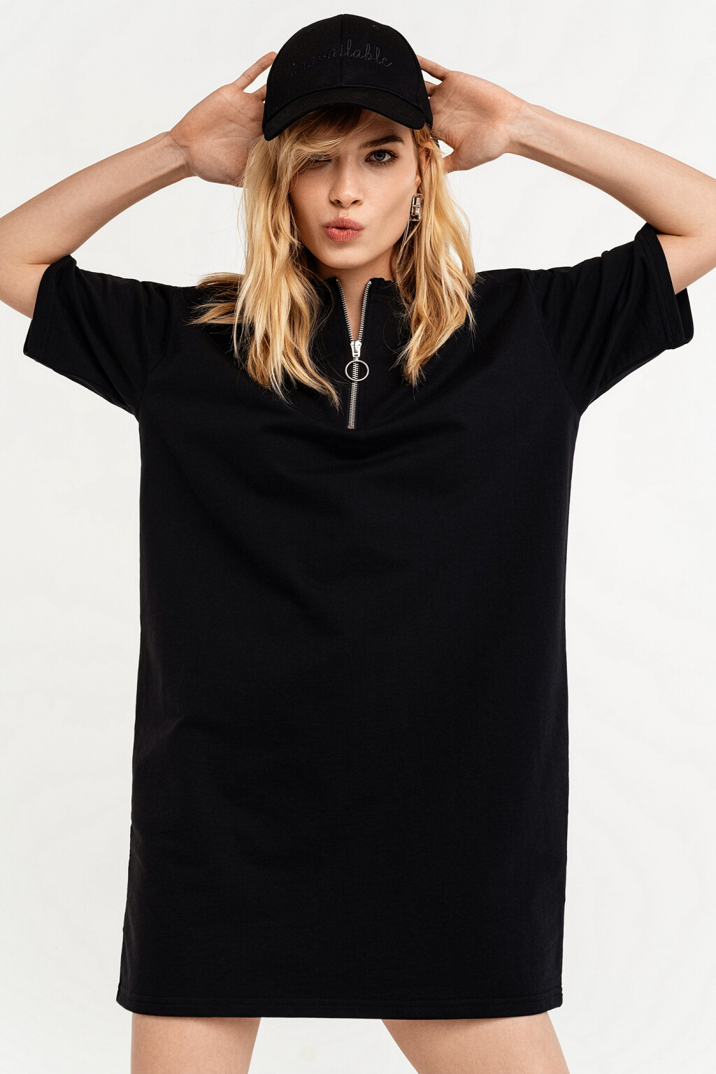Платье-футболка хлопковое с молнией на груди 2121078503, цвет: черный ...