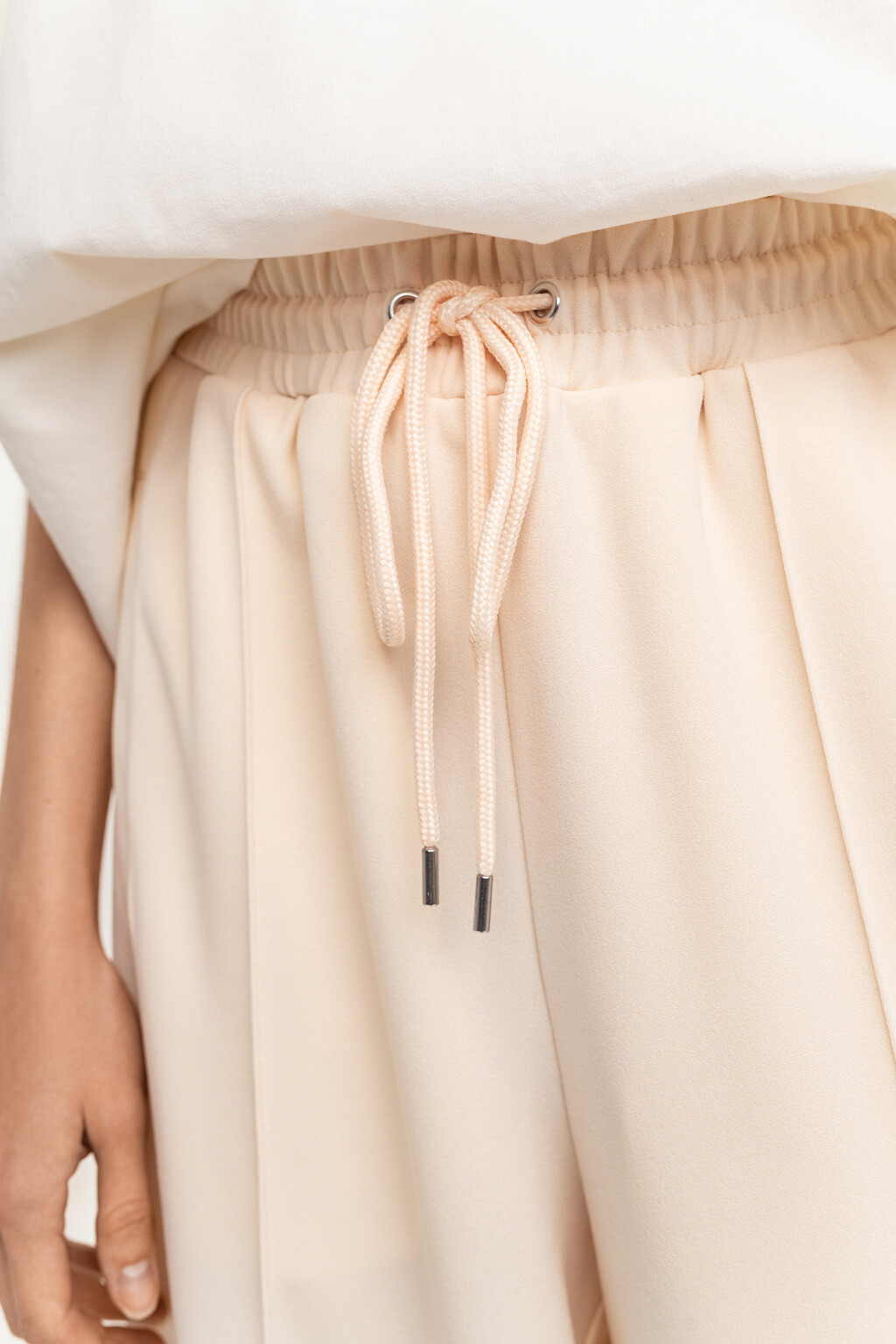 Брюки широкие с эластичным поясом на завязках - цвет бежевый - 4