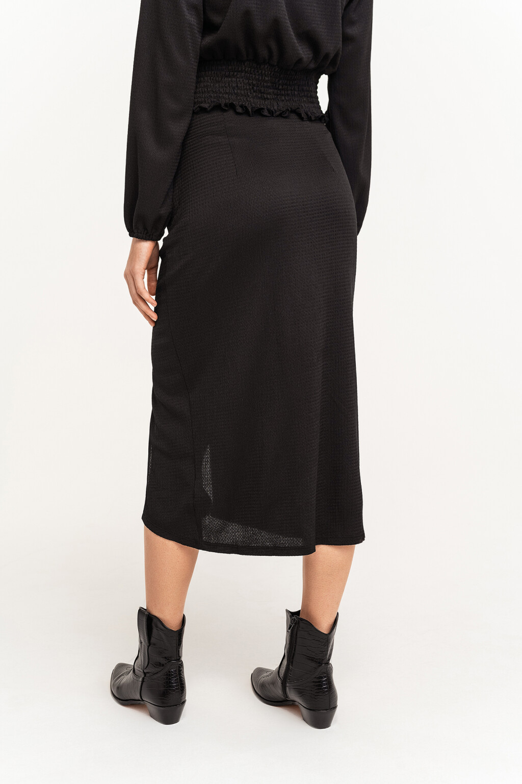 Юбка облегающая с драпировкой и разрезом спереди - цвет черный - 4