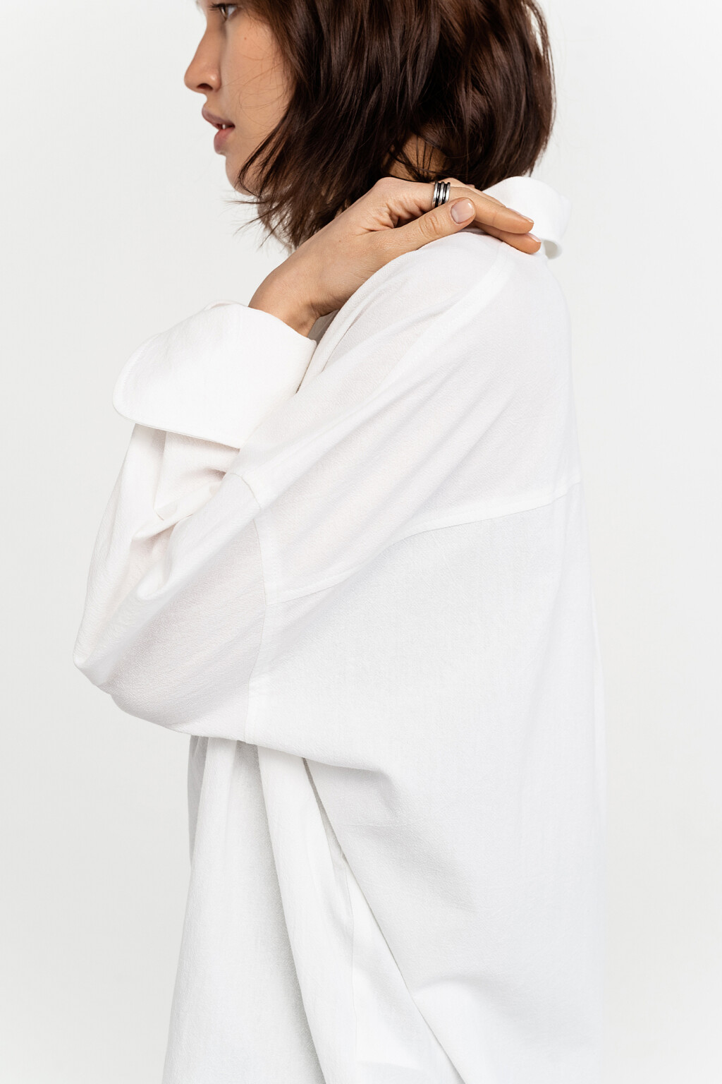 Рубашка хлопковая oversize из текстурной ткани - цвет белый - 3