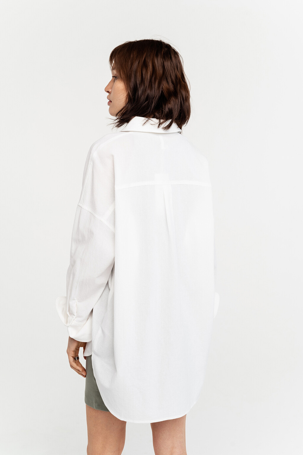 Рубашка хлопковая oversize из текстурной ткани - цвет белый - 4