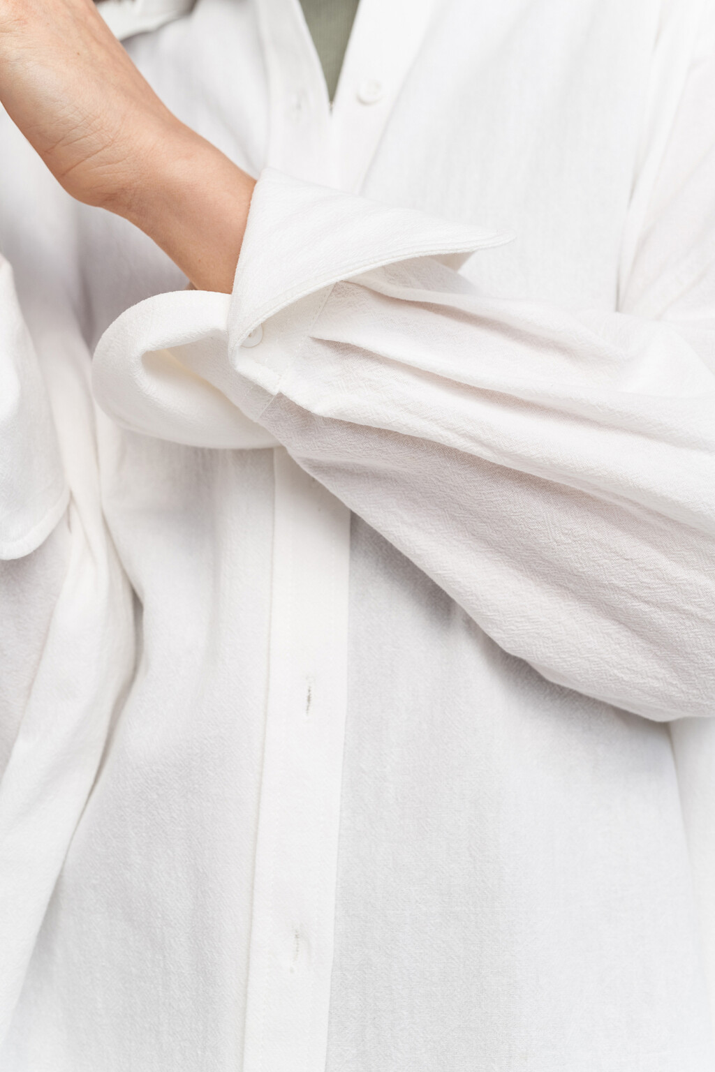 Рубашка хлопковая oversize из текстурной ткани - цвет белый - 5