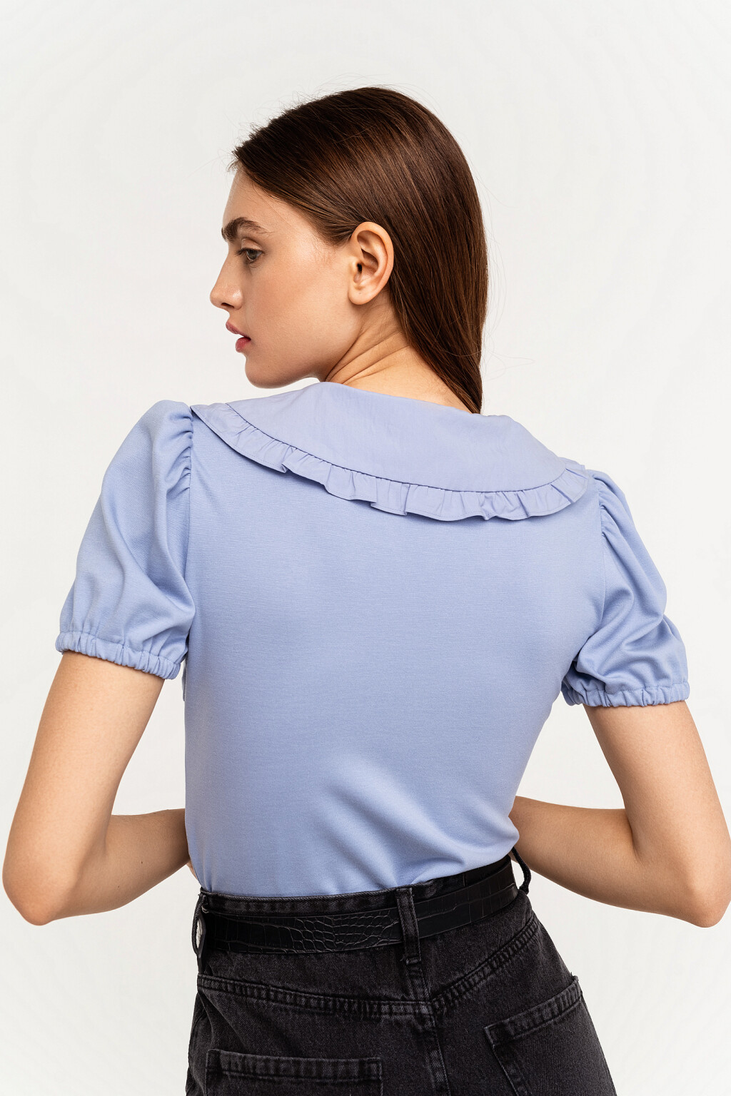 Блузка трикотажная с отложным воротником и рукавами-фонариками - цвет голубой - 4