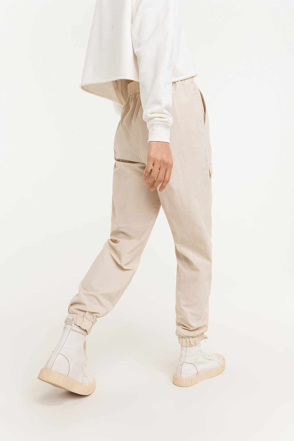 Брюки-джоггеры с карманами карго - цвет бежевый - 4