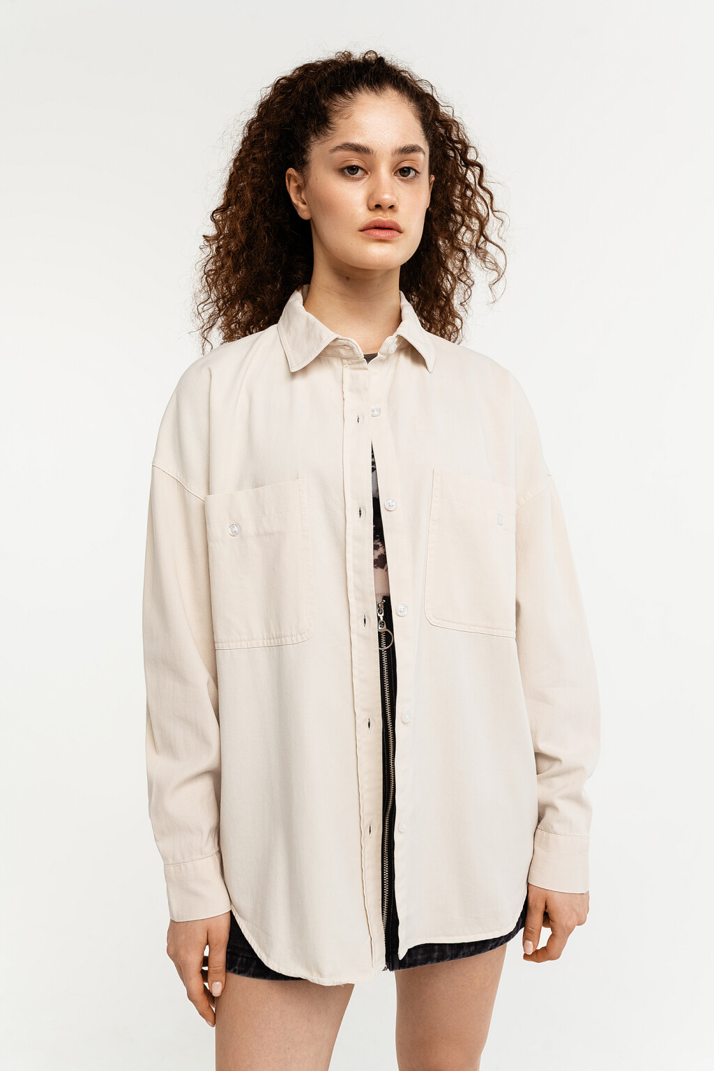 Рубашка джинсовая oversize - цвет бежевый - 2