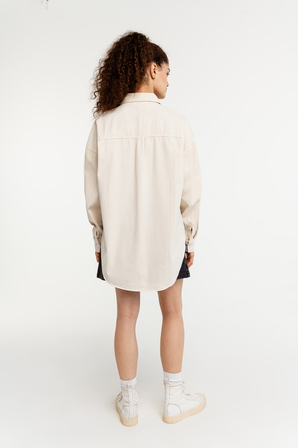 Рубашка джинсовая oversize - цвет бежевый - 4