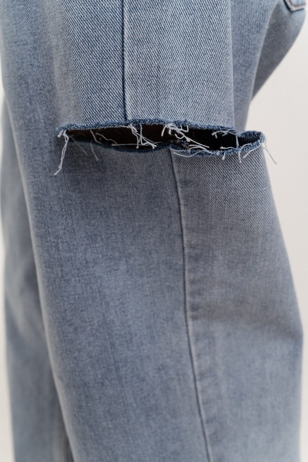 джинсы-трубы с разрезами по бокам - цвет голубой - 5