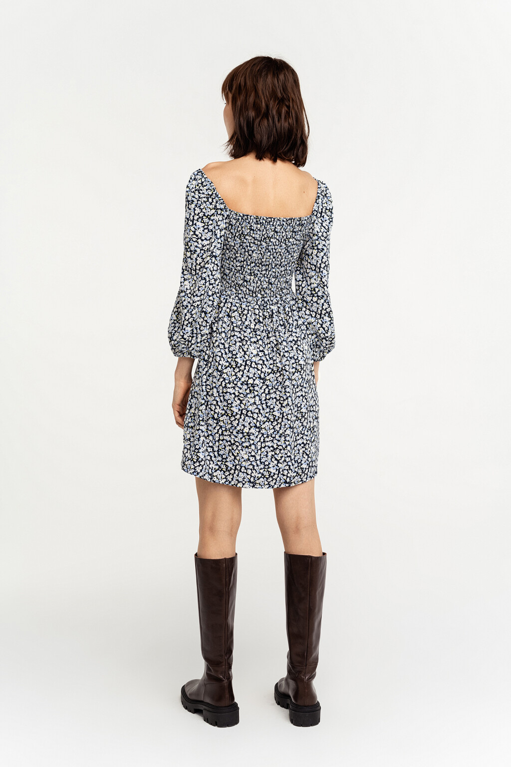 Платье мини с топом-резинкой и пышными рукавами - цвет синий - 4