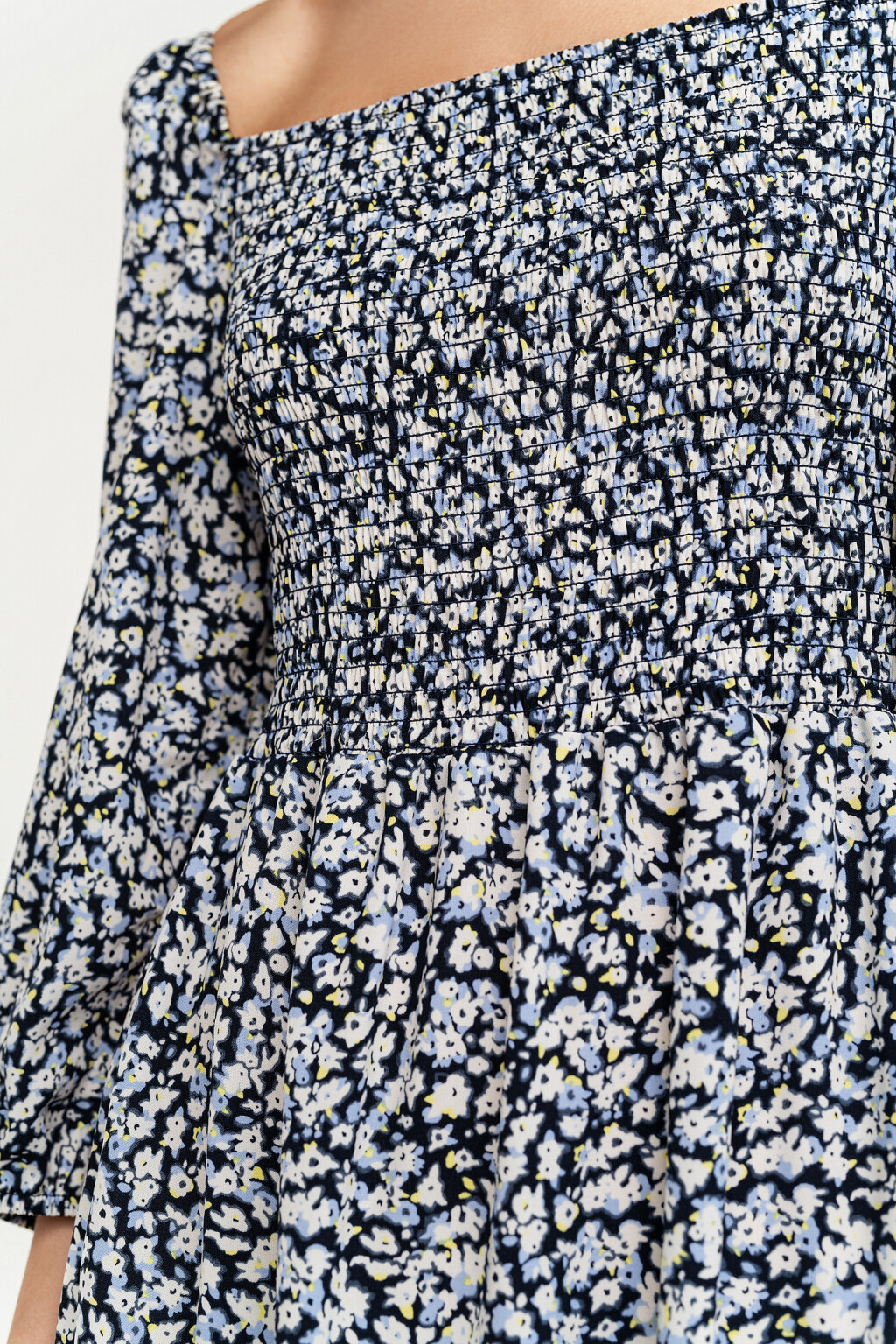 Платье мини с топом-резинкой и пышными рукавами - цвет синий - 5