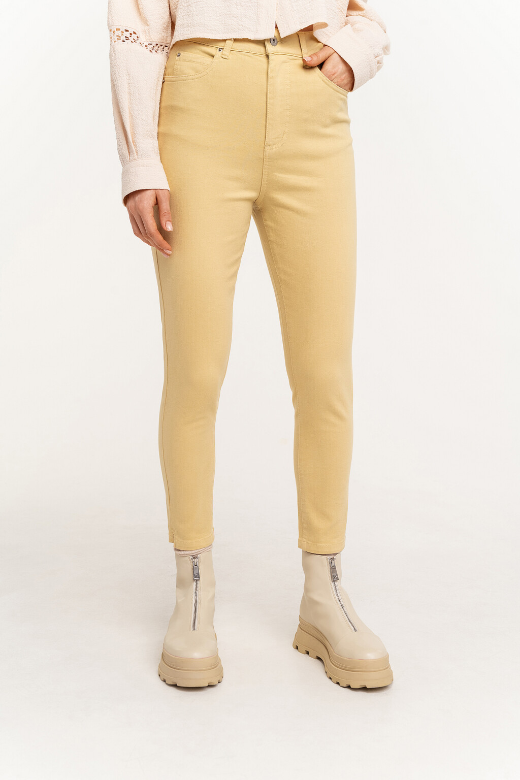 Джинсы скинни хлопковые укороченные - цвет желтый - 2