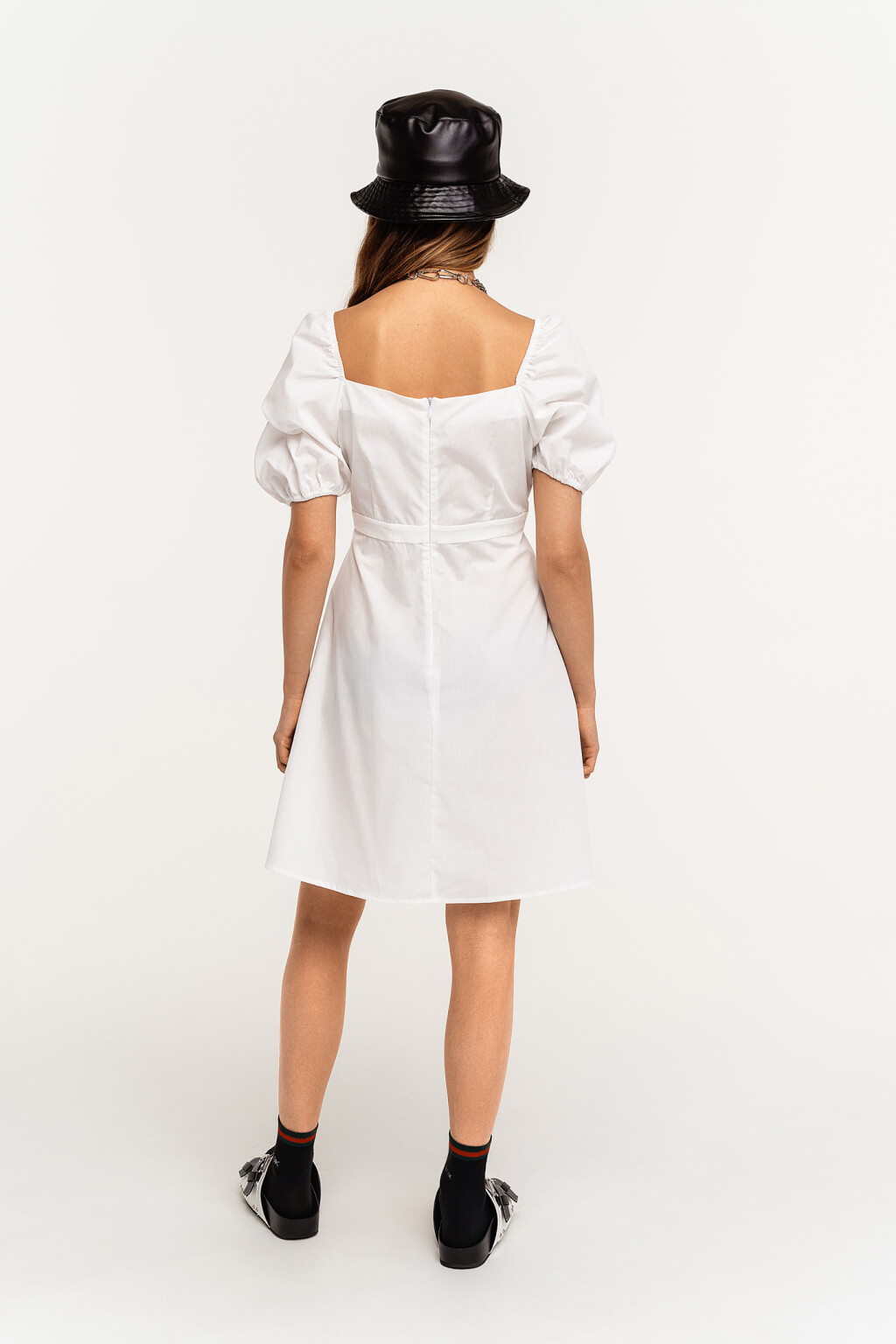 платье мини с рукавами-фонариками и вырезом-сердечком - цвет белый - 5