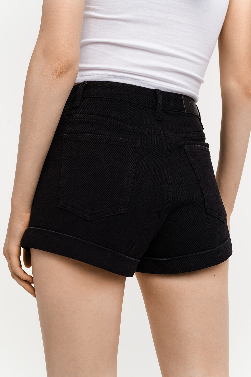 шорты джинсовые с отворотами - цвет черный - 4