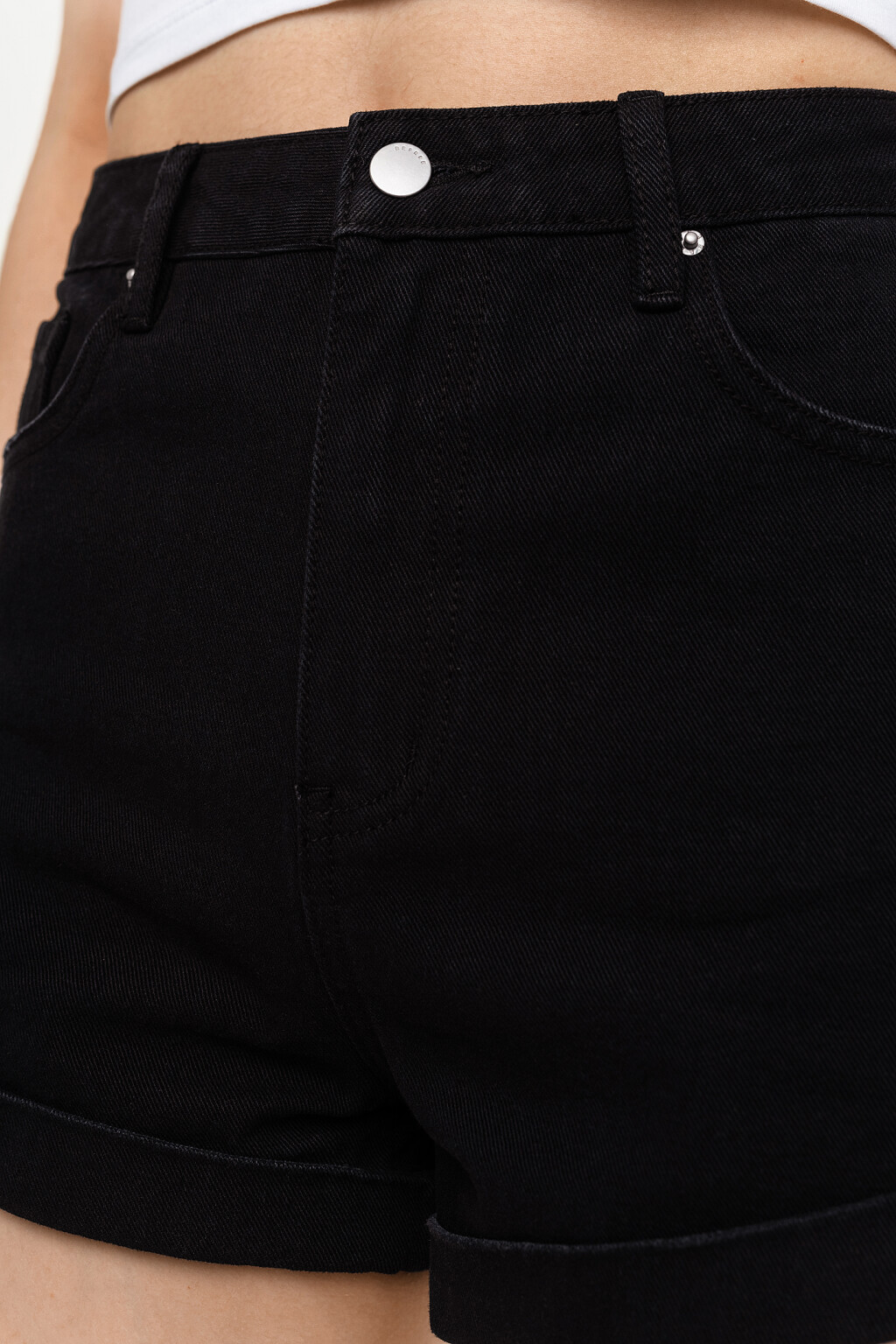 шорты джинсовые с отворотами - цвет черный - 5