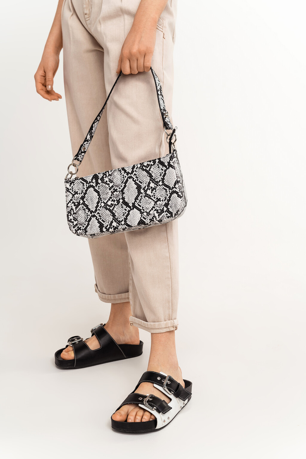 Сумка-багет из искусственной змеиной кожи - цвет черный - 1