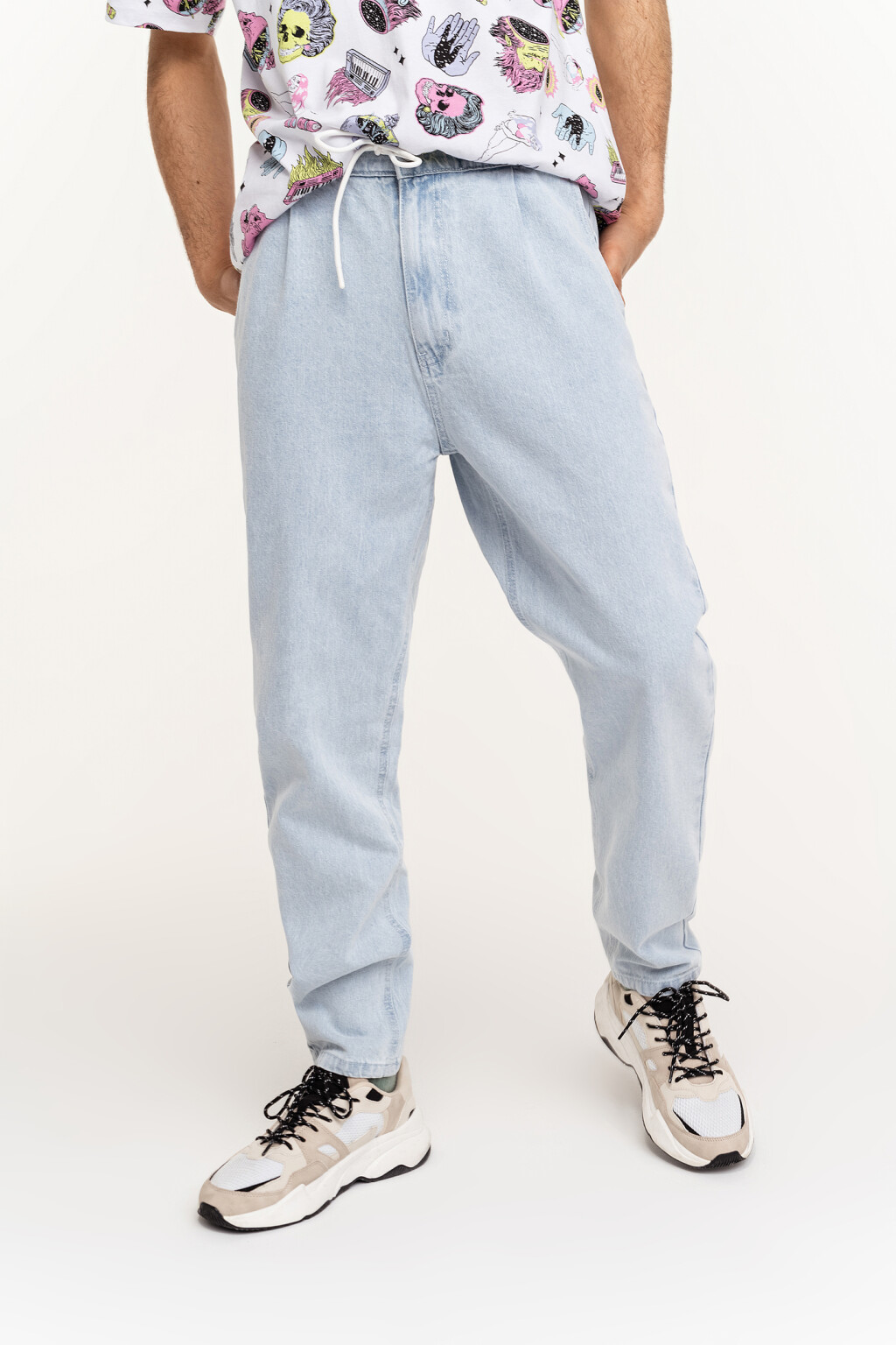 Джинсы-бананы с эластичным поясом на резинке - цвет голубой - 2