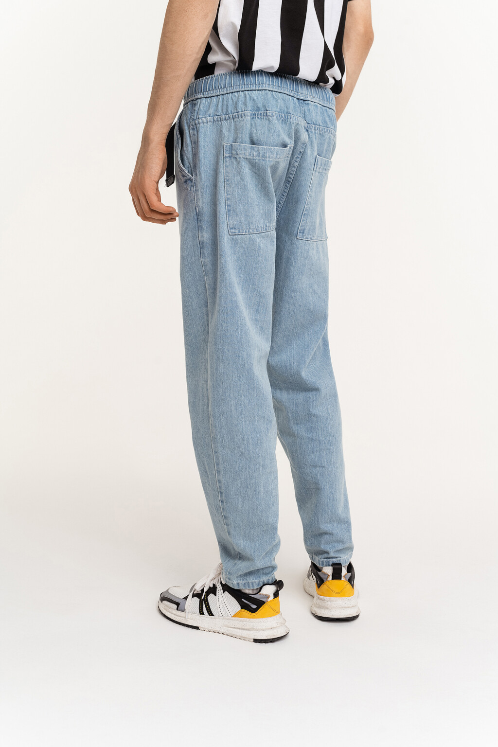 Джинсы широкие с эластичным поясом и вшитым ремнем - цвет голубой - 4