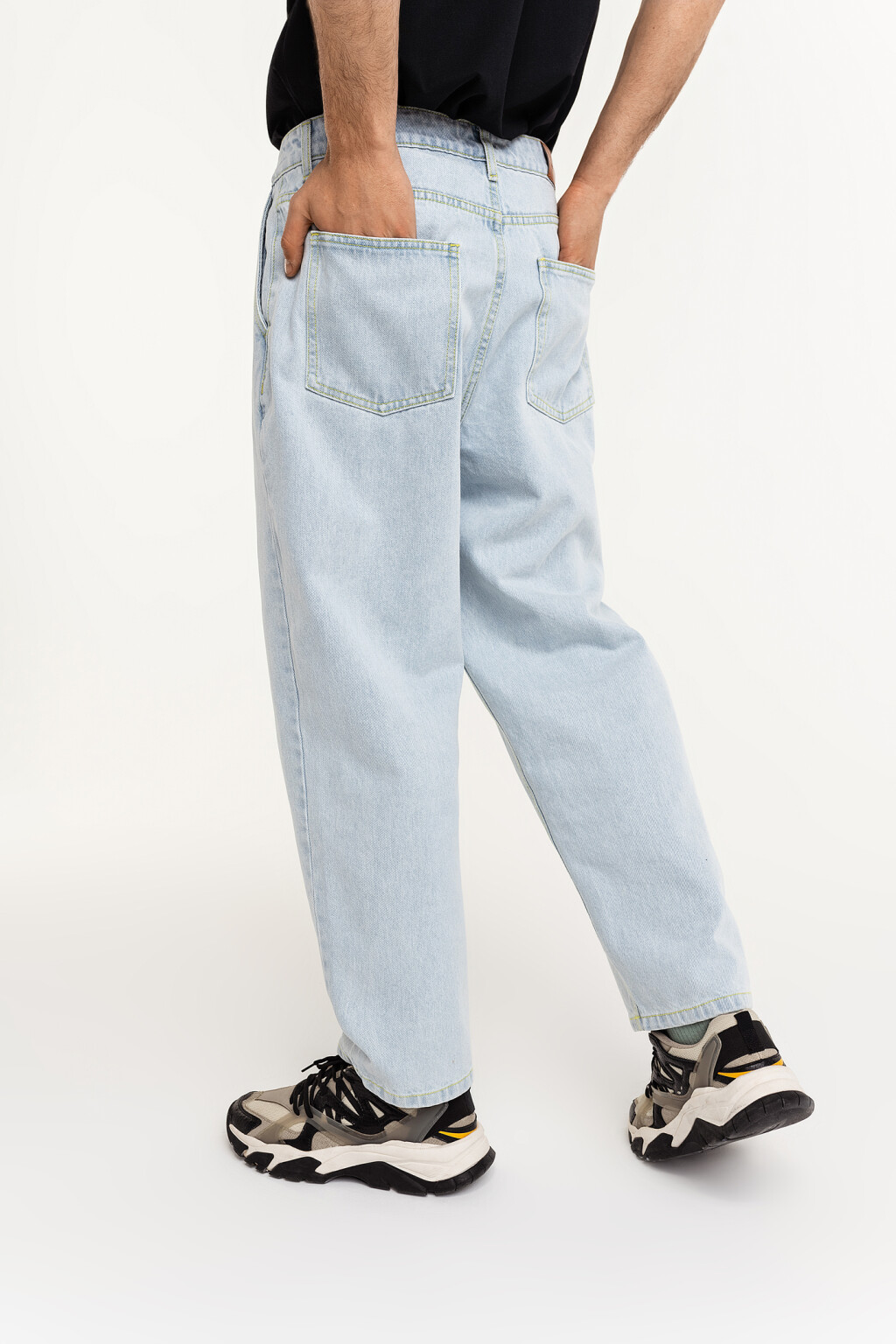 Джинсы широкие с защипами у пояса спереди - цвет голубой - 4