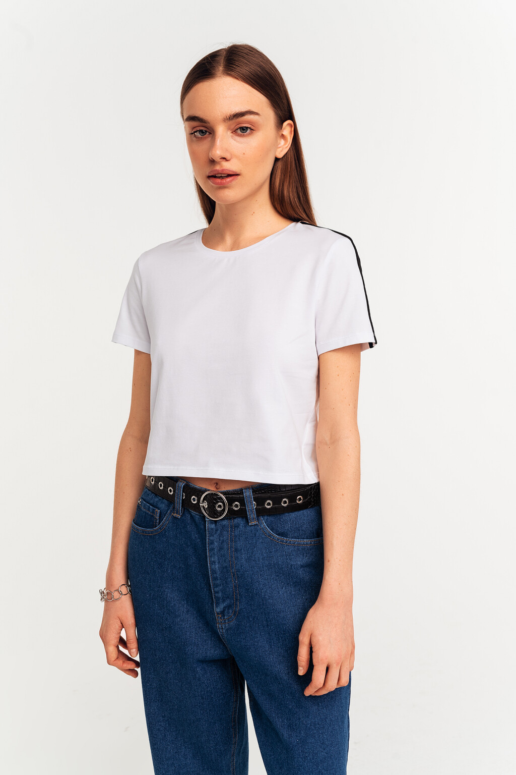 Футболка хлопковая с лампасами на рукавах - цвет белый - 2