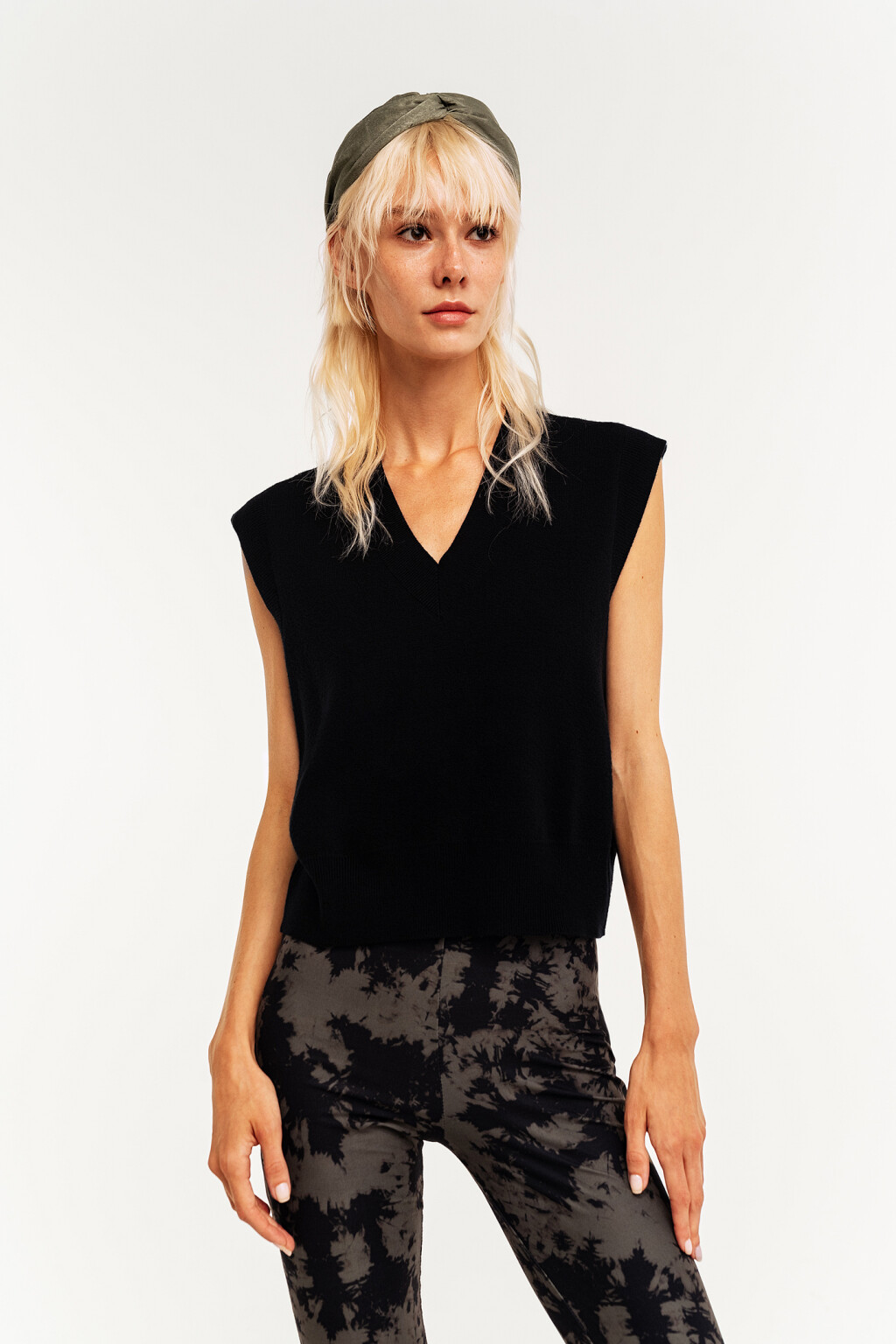 жилет женский   - цвет черный - 2