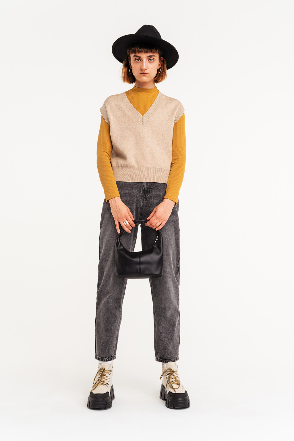 жилет женский   - цвет бежевый - 1