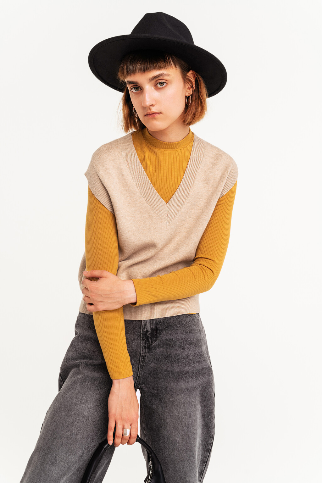 жилет женский   - цвет бежевый - 2