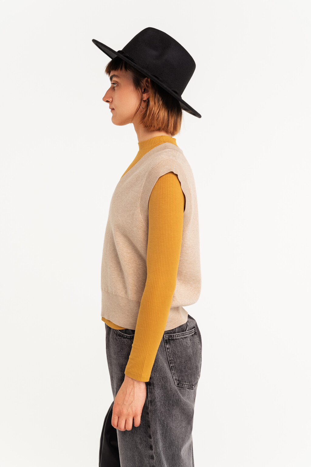 жилет женский   - цвет бежевый - 3