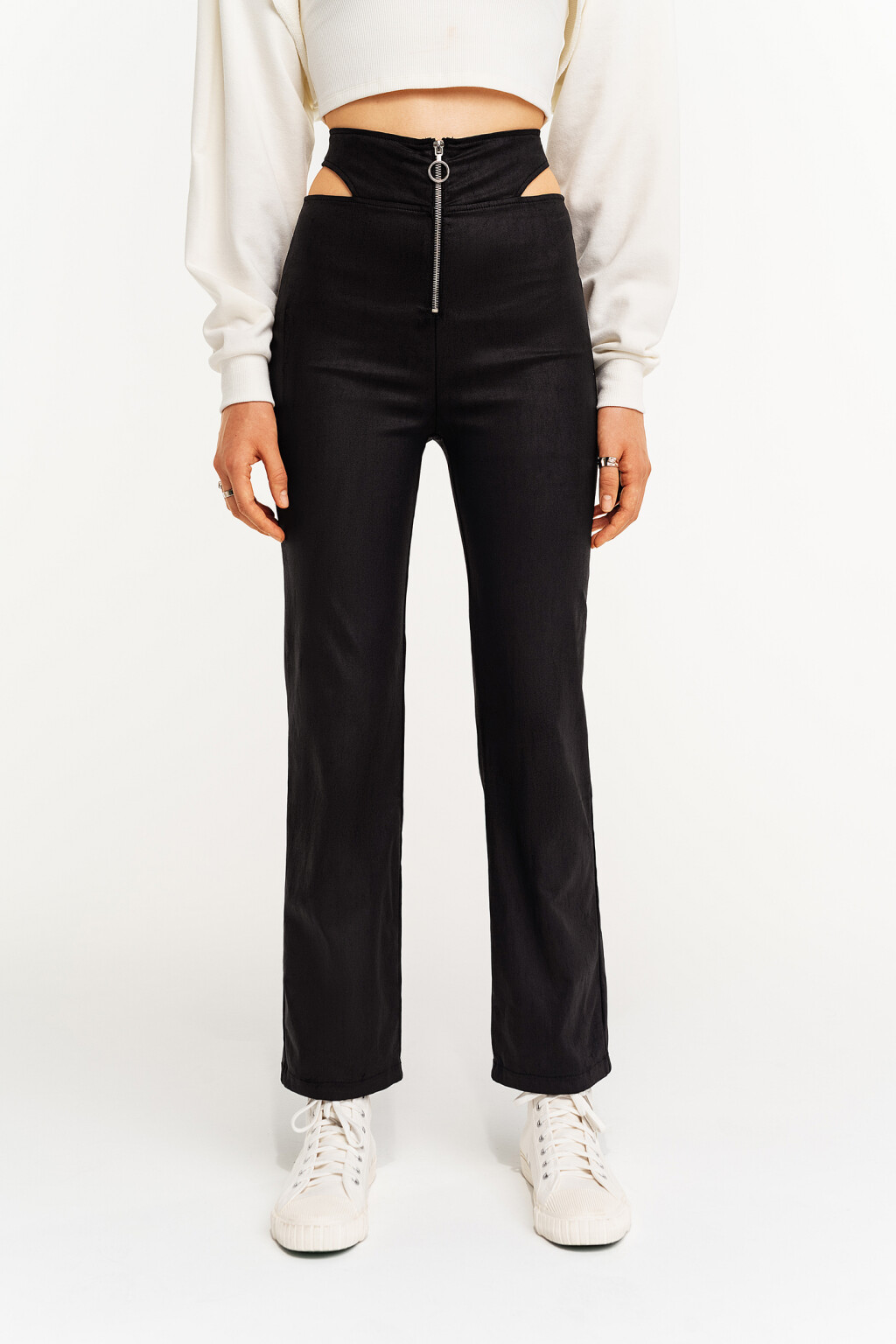 Брюки из искусственной замши с разрезами на бедрах - цвет черный - 2