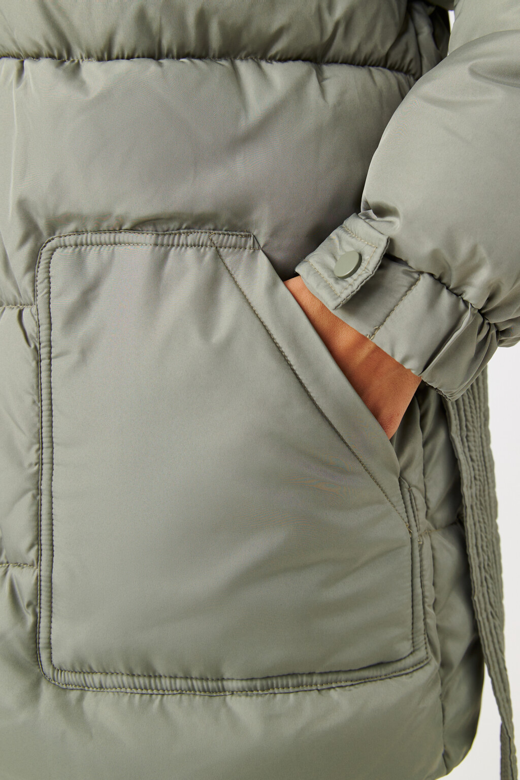Пуховик стеганый с поясом и капюшоном - цвет зеленый - 6
