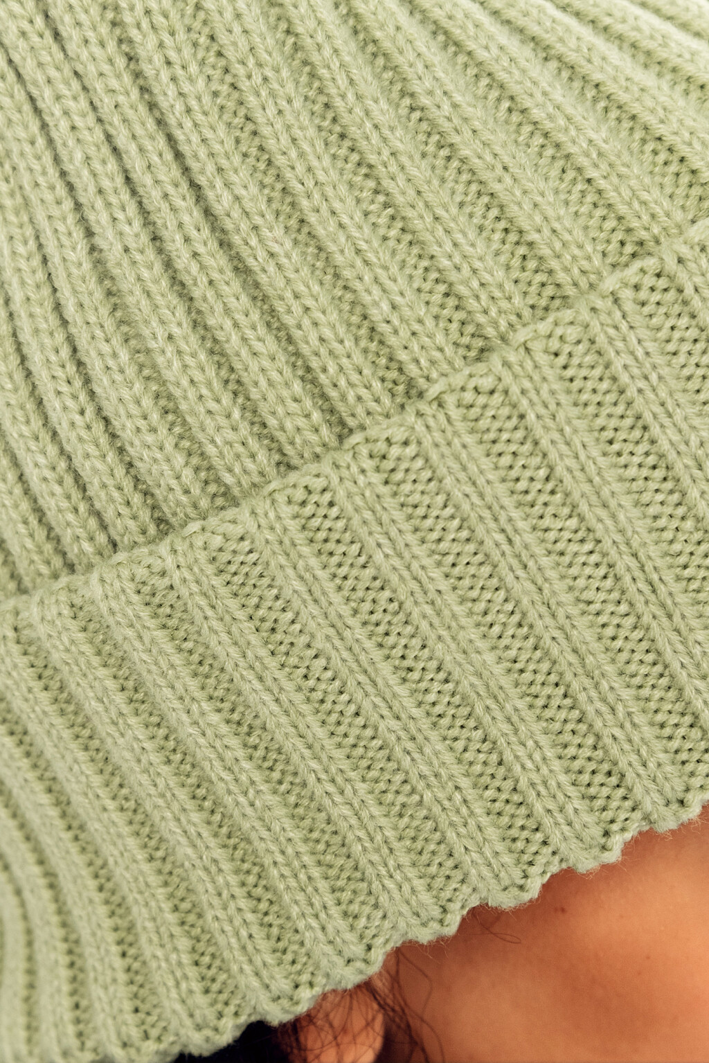 Шапка-бини вязаная в рубчик - цвет зеленый - 4