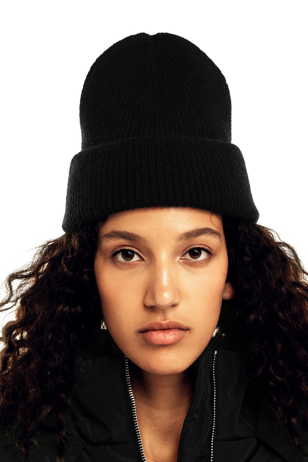 Шапка-бини вязаная с отворотом - цвет черный - 1