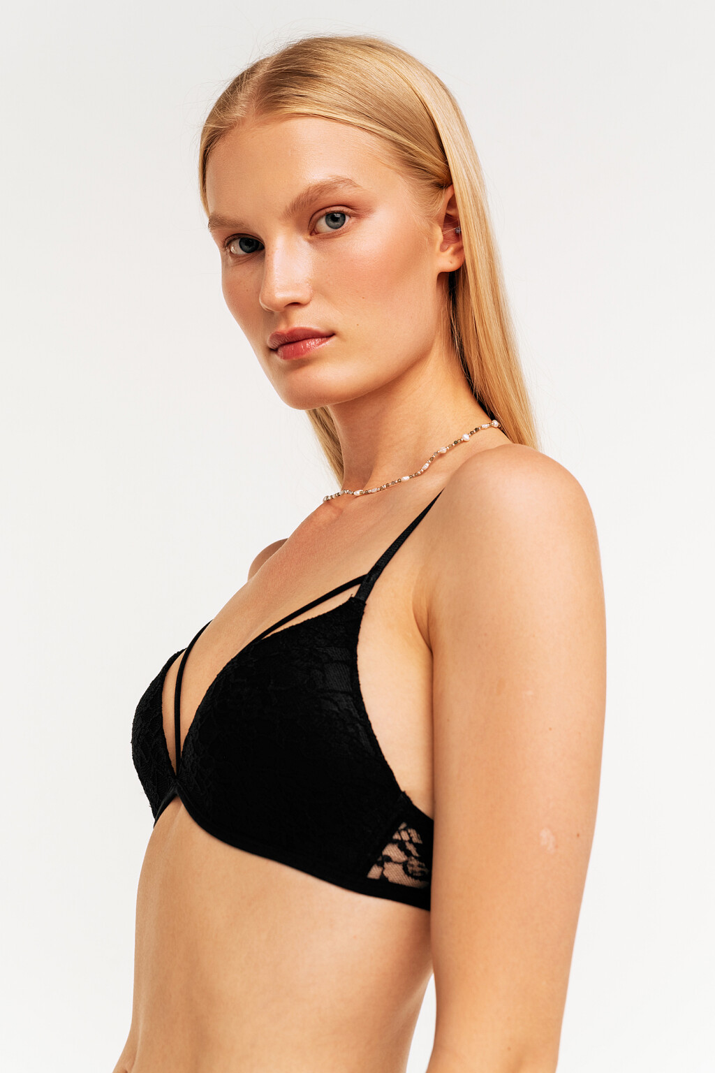 Бюстгальтер кружевной с лямками на груди - цвет черный - 3
